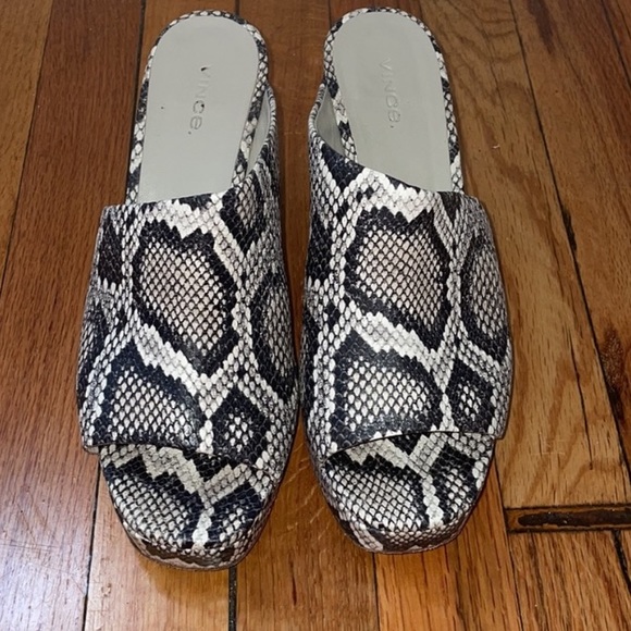 Vince Wyatt Platform Sandals sz 9 in snakeskin python print - Picture 6 of 6